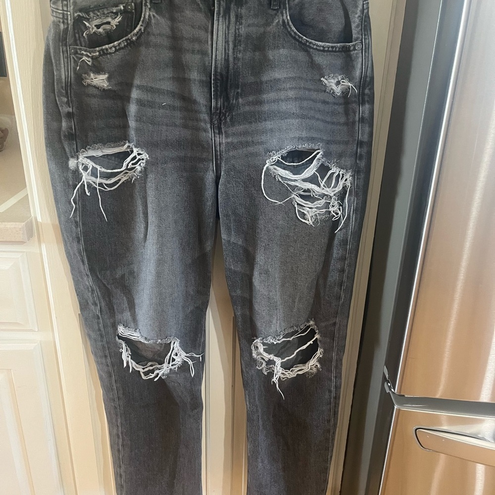 American Eagle Distressed jeans